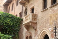 Casa di Giulietta-Julian talo. Verona muistetaan kaupunkina, johon Shakespeare sijoitti Romeon ja Julian